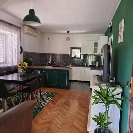 Holiday House Few Minutes From Center Of Sinj
