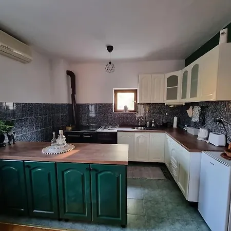 Holiday House Few Minutes From Center Of
